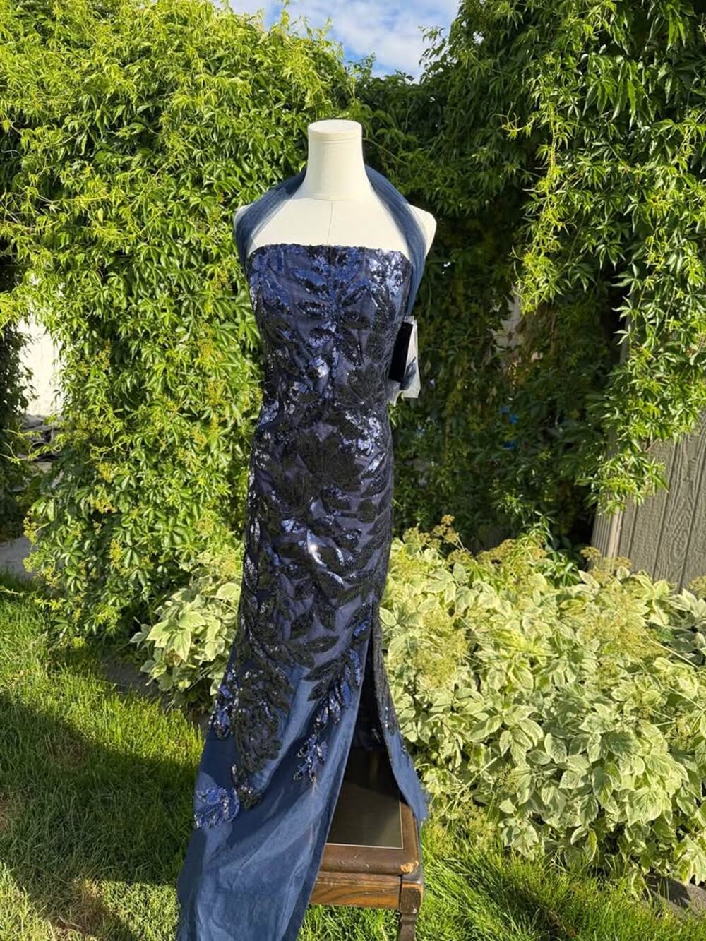 NWT MGNY MOBride/Groom Navy Sequin Formal Gown Matching Stole Size 14
